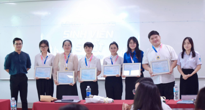 Phuong Nam Education - Nhà tài trợ Kim cương Lễ tuyên dương “Sinh viên 5 tốt” do Liên Chi hội khoa Luật trường Đại học Kinh tế - Luật, ĐHQG - HCM tổ chức