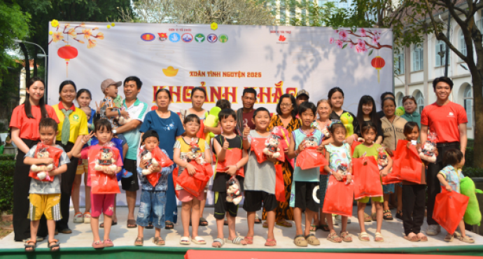 Phuong Nam Education - Nhà tài trợ Vàng chiến dịch Xuân tình nguyện 2025 do khoa Ngữ văn Pháp USSH phát động